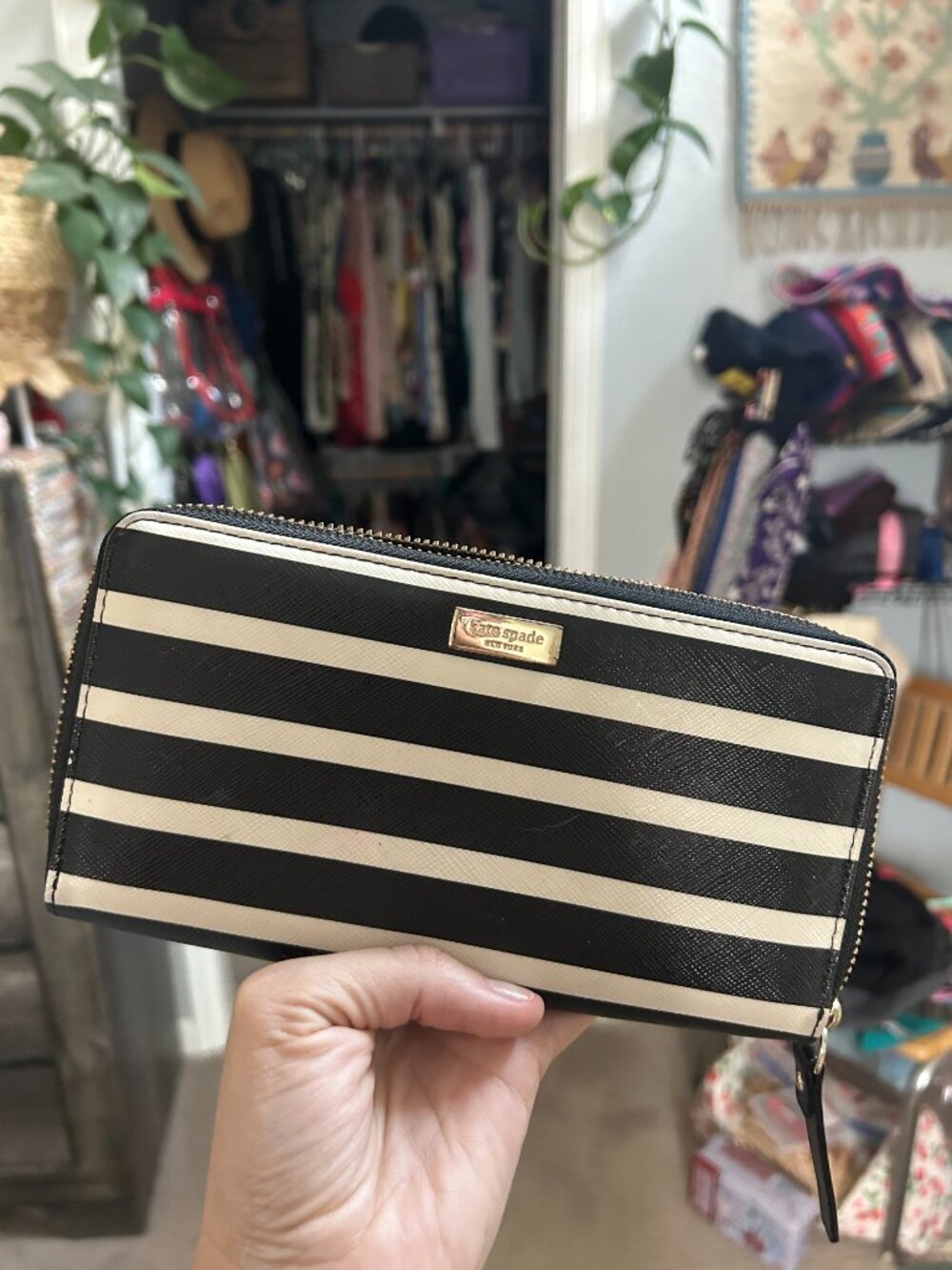 Kate Spade Cedar Street Racing Stripe Lacey Zip Around Wallet Black White Leathe